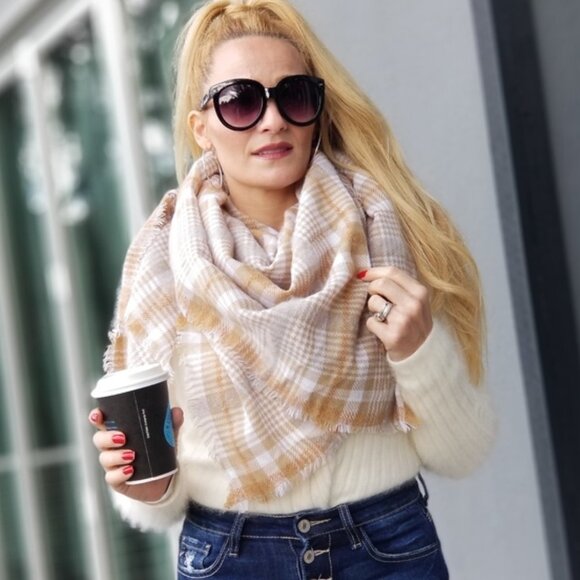 Neutral color combo blanket scarf - Picture 5 of 8